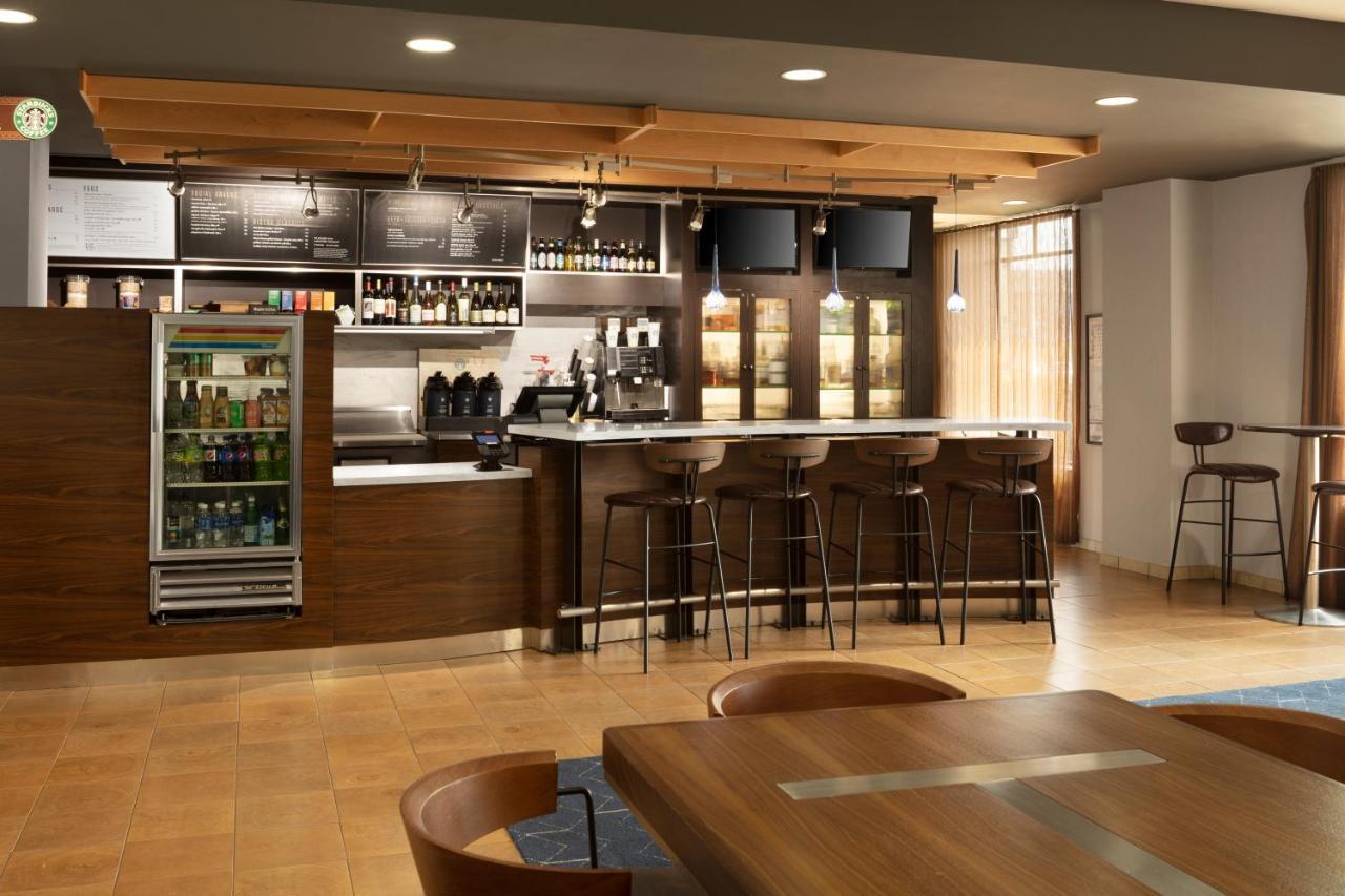 Courtyard Louisville Airport Luaran gambar