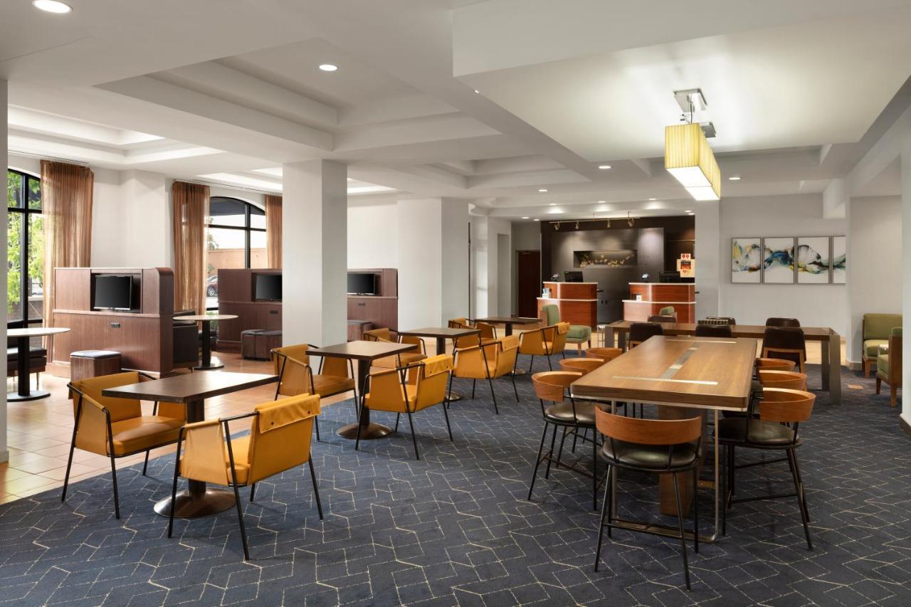 Courtyard Louisville Airport Luaran gambar