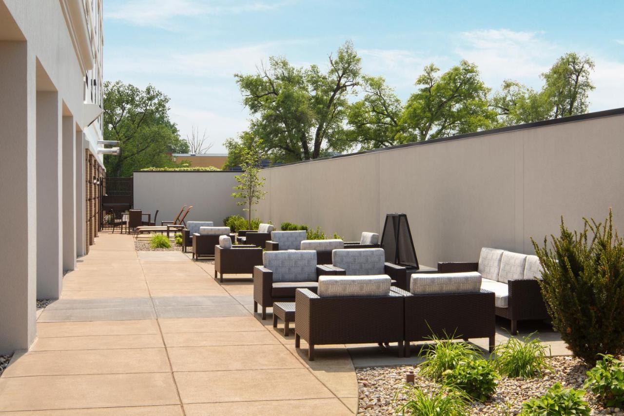Courtyard Louisville Airport Luaran gambar