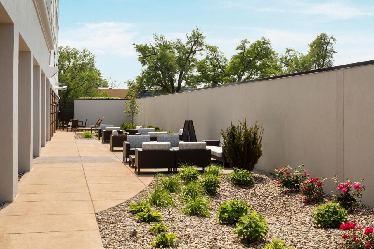 Courtyard Louisville Airport Luaran gambar