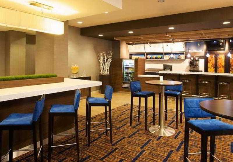 Courtyard Louisville Airport Luaran gambar