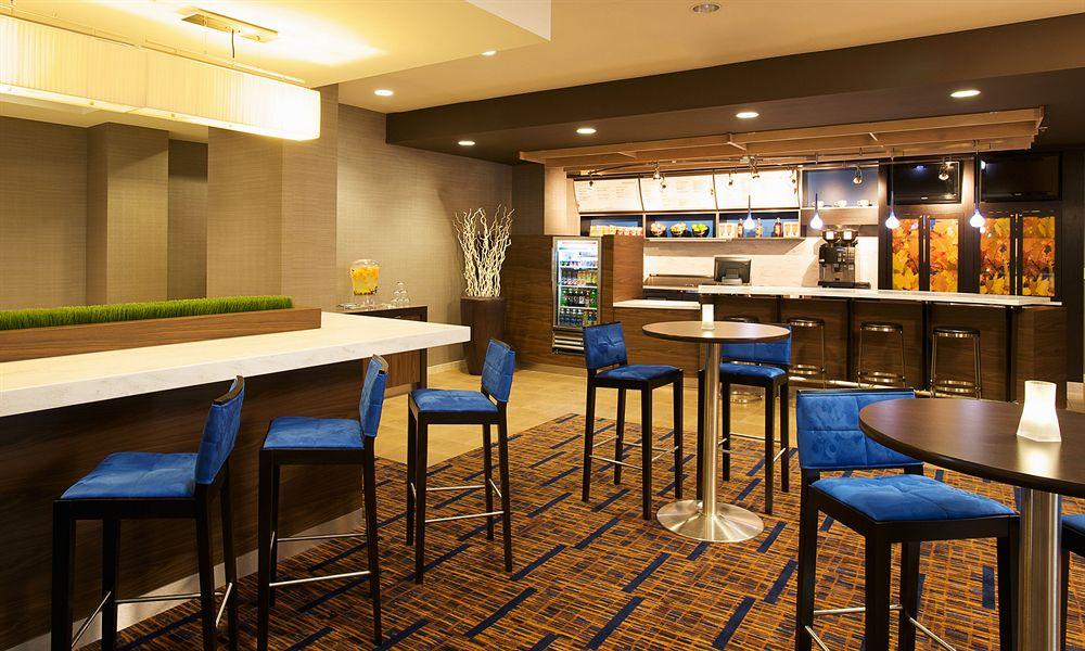 Courtyard Louisville Airport Luaran gambar