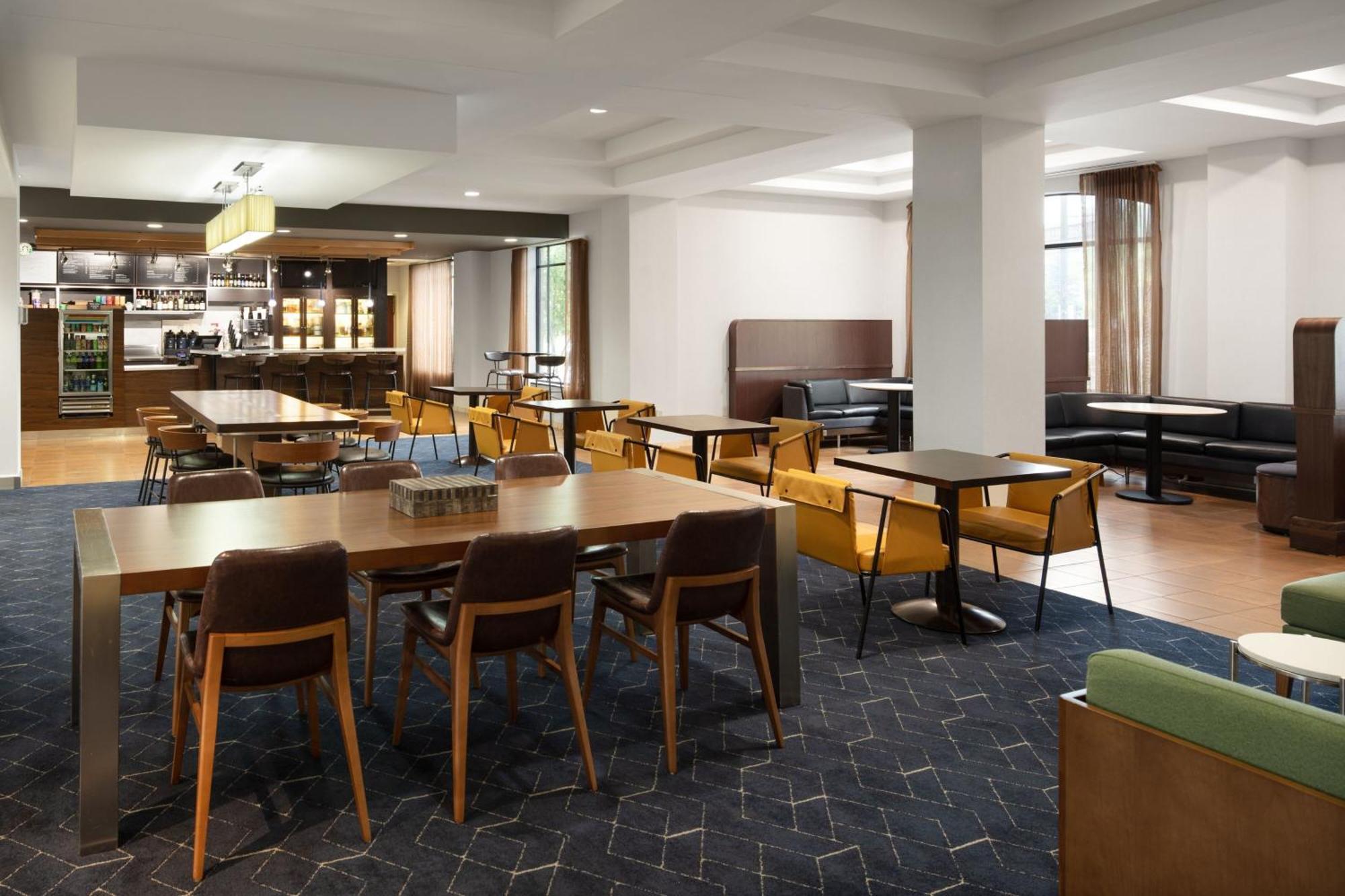 Courtyard Louisville Airport Luaran gambar