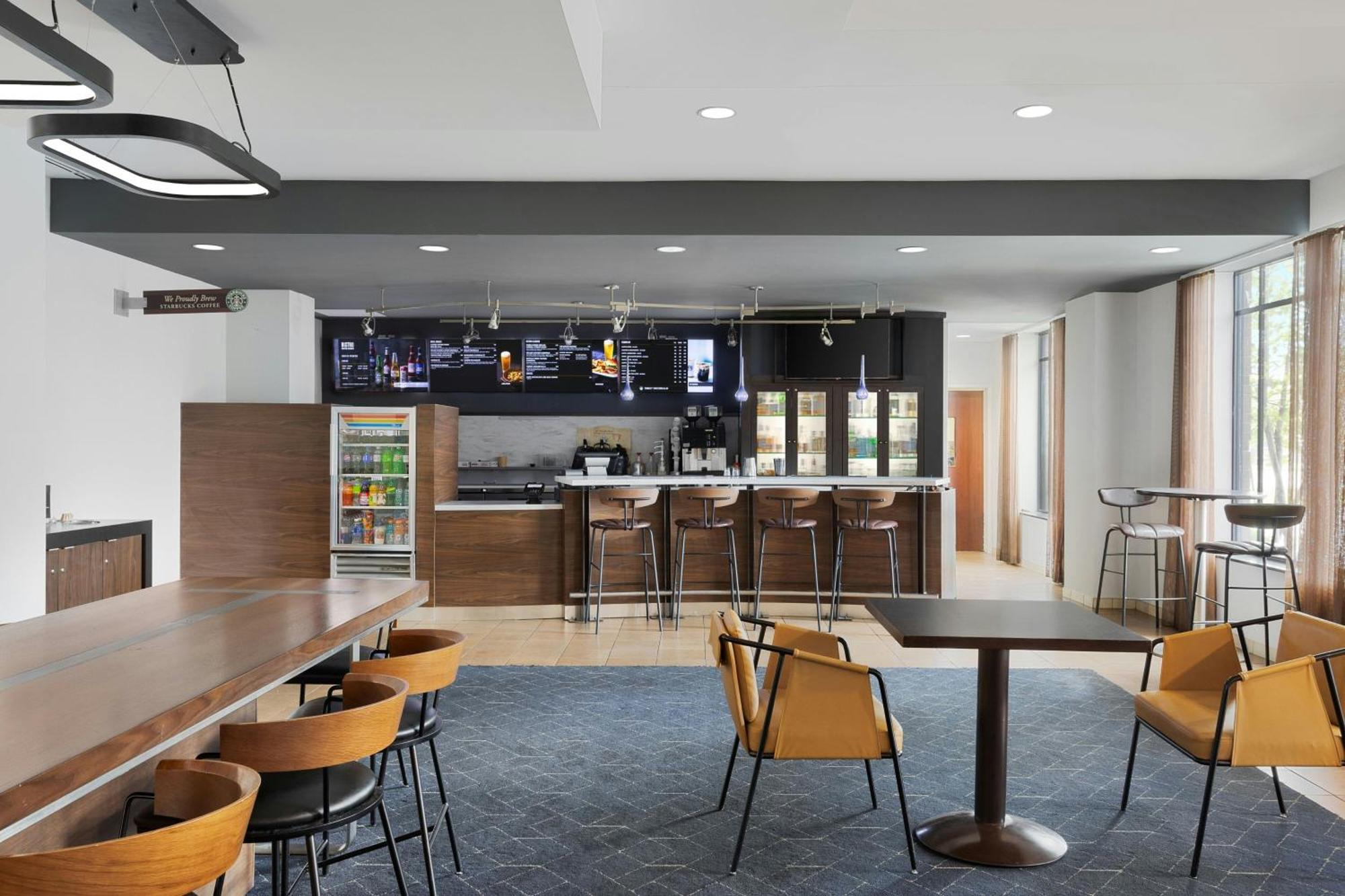 Courtyard Louisville Airport Luaran gambar